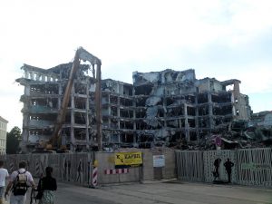 Abriss des alten Kaufhauses (Juni 2010)